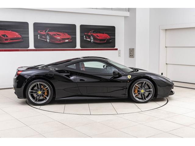 ４８８ＧＴＢ 　Ｆ１　ＤＣＴ　サスペンションリフター　バックカメラ　サスペンションリフター　ホワイトタコメーターカーボンドライバーゾーン　カーボンセンターブリッジ　カーボンダッシュボード（22枚目）