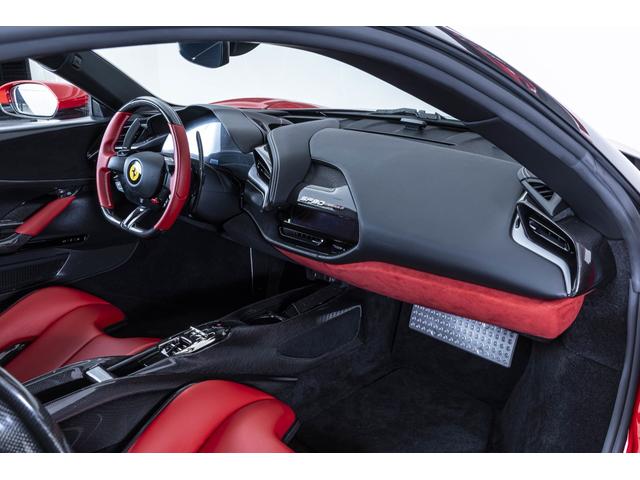 ＳＦ９０ストラダーレ ベースグレード　アセット　フィオラノ　Ｆ１　ＤＣＴ　Ｅ４ＷＤ　ＡＳＳＥＴＴＯ　ＦＩＯＲＡＮＯ　ＴＷＯ－ＴＯＮＥストライプイエロー　カーボンファイバーレーシングシート　自動防眩ミラー　認定中古車（11枚目）