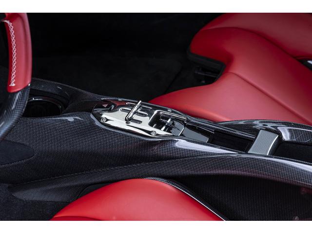 ＳＦ９０ストラダーレ ベースグレード　アセット　フィオラノ　Ｆ１　ＤＣＴ　Ｅ４ＷＤ　ＡＳＳＥＴＴＯ　ＦＩＯＲＡＮＯ　ＴＷＯ－ＴＯＮＥストライプイエロー　カーボンファイバーレーシングシート　自動防眩ミラー　認定中古車（12枚目）