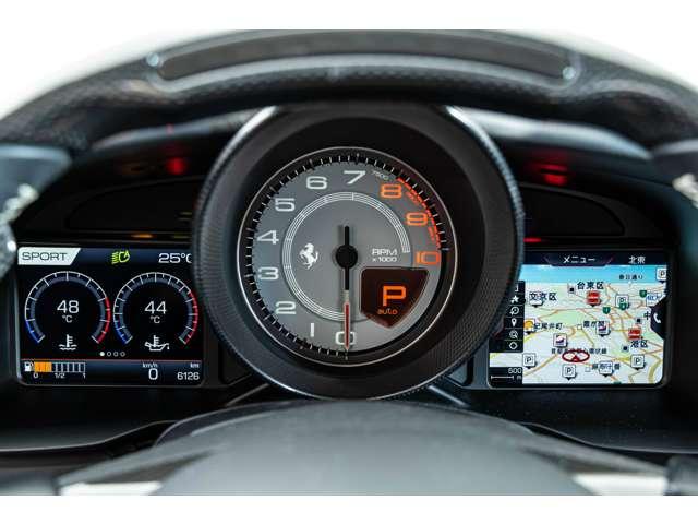 Ｆ８トリブート ベースグレード　Ｆ１　ＤＣＴ　認定中古車　カーボンファイバードライバーゾーン　レーシングシート　シートリフター鍛造ダイヤモンドホイール　シートセンタートリコロール　カーボンダッシュボード　Ｆ１ボタントリコロール（9枚目）