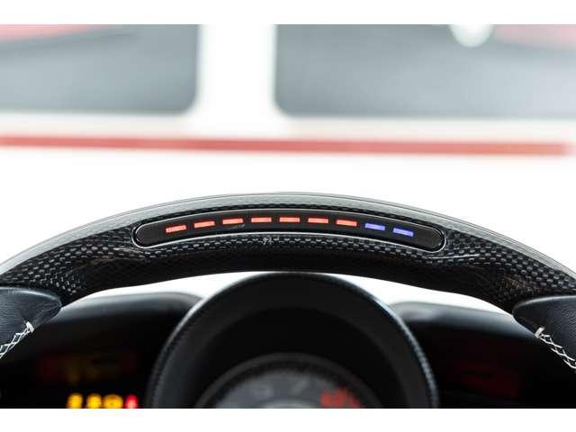 Ｆ８トリブート ベースグレード　Ｆ１　ＤＣＴ　認定中古車　カーボンファイバードライバーゾーン　レーシングシート　シートリフター鍛造ダイヤモンドホイール　シートセンタートリコロール　カーボンダッシュボード　Ｆ１ボタントリコロール（12枚目）