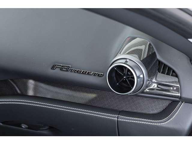 Ｆ８トリブート ベースグレード　Ｆ１　ＤＣＴ　認定中古車　カーボンファイバードライバーゾーン　レーシングシート　シートリフター鍛造ダイヤモンドホイール　シートセンタートリコロール　カーボンダッシュボード　Ｆ１ボタントリコロール（14枚目）