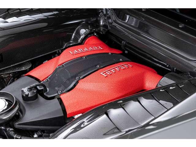 Ｆ８トリブート ベースグレード　Ｆ１　ＤＣＴ　認定中古車　カーボンファイバードライバーゾーン　レーシングシート　シートリフター鍛造ダイヤモンドホイール　シートセンタートリコロール　カーボンダッシュボード　Ｆ１ボタントリコロール（22枚目）