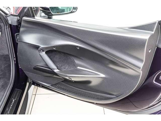 ２９６ＧＴＢ アセット　フィオラノ　パッケージ　Ｆ１　ＤＣＴ　Ｖｉｏｌａ　Ｈｏｎｇｋｏｎｇ／Ｇｒｉｇｉｏ　Ｃｈｉａｒｏ　ＬＥＤカーボンステアリング　アルミニウムブレーキキャリパーアップルカープレイ　カーボンファイバーレーシングシート　アセットフィオラノ（7枚目）