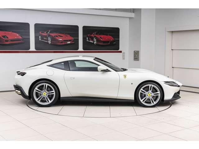 ローマ Ｆ１　ＤＣＴ　ＢＩＡＮＣＯ　ＡＶＵＳ　認定中古車　２０インチ鍛造ホイール　カーボンステアリングホイール　フェラーリロゴブラックブレーキキャリパー　フル電動ベンチレーションシート　マグネライドサスペンションシステム（30枚目）