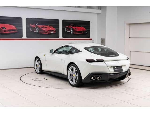 ローマ Ｆ１　ＤＣＴ　ＢＩＡＮＣＯ　ＡＶＵＳ　認定中古車　２０インチ鍛造ホイール　カーボンステアリングホイール　フェラーリロゴブラックブレーキキャリパー　フル電動ベンチレーションシート　マグネライドサスペンションシステム（33枚目）
