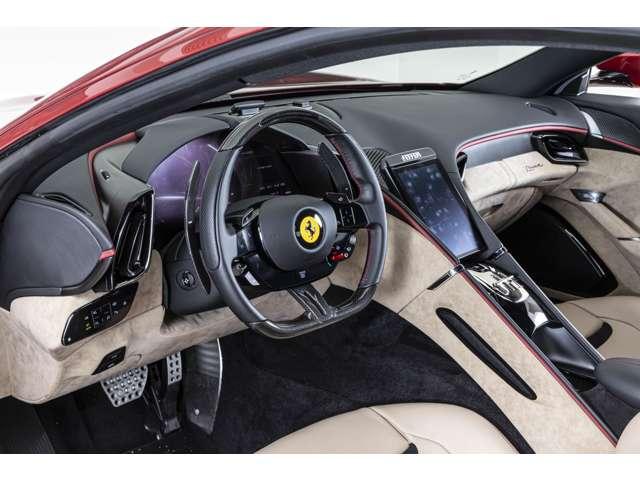 ローマ Ｆ１　ＤＣＴ　ＲＯＳＳＯ　ＦＩＯＲＡＮＯ／ＴＯＲＴＯＲＡ　認定中古車　２０インチ鍛造ダイヤモンドホイール　フェラーリエンブレム　レッドキャリパーカーボンＬＥＤステアリング　リアカメラ　ヒストリックカラー　ブラックスポーツエグゾーストパイプ（6枚目）