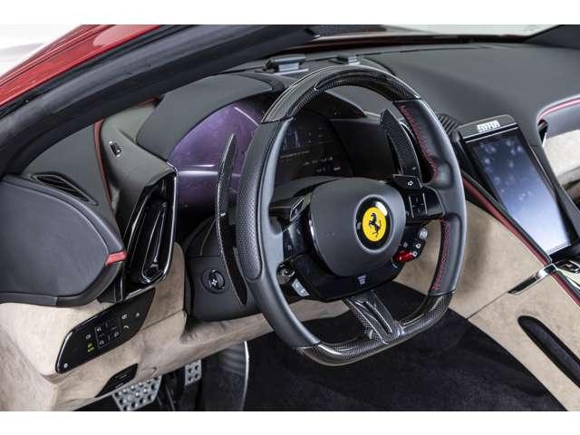 ローマ Ｆ１　ＤＣＴ　ＲＯＳＳＯ　ＦＩＯＲＡＮＯ／ＴＯＲＴＯＲＡ　認定中古車　２０インチ鍛造ダイヤモンドホイール　フェラーリエンブレム　レッドキャリパーカーボンＬＥＤステアリング　リアカメラ　ヒストリックカラー　ブラックスポーツエグゾーストパイプ（7枚目）