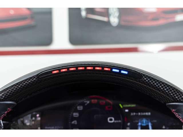 ローマ Ｆ１　ＤＣＴ　ＲＯＳＳＯ　ＦＩＯＲＡＮＯ／ＴＯＲＴＯＲＡ　認定中古車　２０インチ鍛造ダイヤモンドホイール　フェラーリエンブレム　レッドキャリパーカーボンＬＥＤステアリング　リアカメラ　ヒストリックカラー　ブラックスポーツエグゾーストパイプ（9枚目）