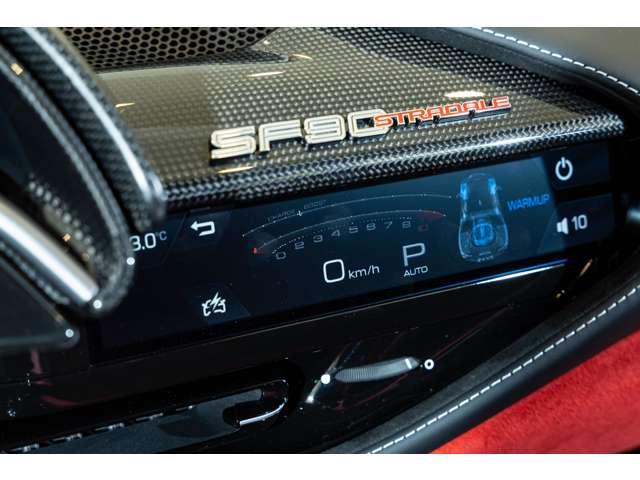 ＳＦ９０ストラダーレ アセット　フィオラノ　Ｆ１　ＤＣＴ　Ｅ４ＷＤ　認定中古車　ＡＳＳＥＴＴＯ　ＦＩＯＲＡＮＯ　／　ＴＷＯ－ＴＯＮＥストライプアセットフィオラノ／　ＢＩＡＮＣＯ　ＴＡＲＴＡＮカーボンリアディフューザー　／　カーボンドアカバー　／カーボンレーシングシート（11枚目）