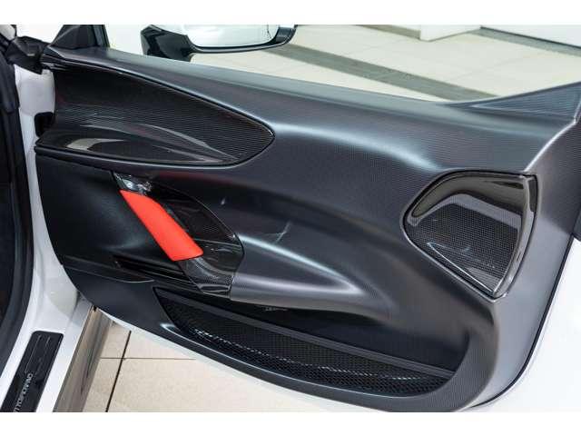 ＳＦ９０ストラダーレ アセット　フィオラノ　Ｆ１　ＤＣＴ　Ｅ４ＷＤ　認定中古車　ＡＳＳＥＴＴＯ　ＦＩＯＲＡＮＯ　／　ＴＷＯ－ＴＯＮＥストライプアセットフィオラノ／　ＢＩＡＮＣＯ　ＴＡＲＴＡＮカーボンリアディフューザー　／　カーボンドアカバー　／カーボンレーシングシート（15枚目）