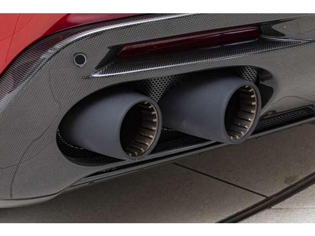 ローマ Ｆ１　ＤＣＴ　Ｒｏｓｓｏ　Ｐｏｒｔｏｆｉｎｏ　認定中古車　左ハンドル　鍛造ダイヤモンドホイールサスペンション／Ａｐｐｌｅ　ＣａｒＰｌａｙ／カーボンアンダードアトリム／カーボンフロントスポイラー／カーボンエクステリアキックプレート／ＯＰ１０２０（25枚目）