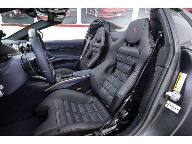 ８１２ＧＴＳ Ｆ１　ＤＣＴ　Ｎｅｒｏ　Ｏｐａｃｏ　／　Ｎｅｒｏ　認定中古車　左ハンドル　コラム７ＡＴ　デイトナスポーツシート　デイトナインサート　レーシングシートリフターアップルカープレイ　フロントサスペンションシート　ステアリングホイールレザー　ＥＴＣ（2枚目）