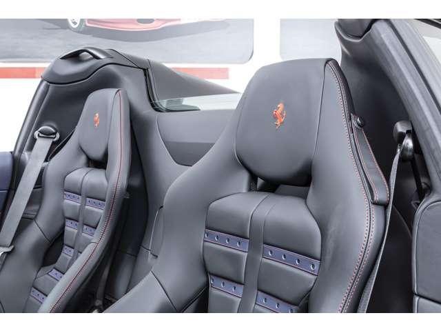 ８１２ＧＴＳ Ｆ１　ＤＣＴ　Ｎｅｒｏ　Ｏｐａｃｏ　／　Ｎｅｒｏ　認定中古車　左ハンドル　コラム７ＡＴ　デイトナスポーツシート　デイトナインサート　レーシングシートリフターアップルカープレイ　フロントサスペンションシート　ステアリングホイールレザー　ＥＴＣ（3枚目）