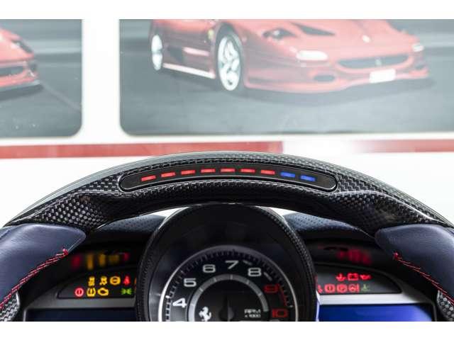 ８１２ＧＴＳ Ｆ１　ＤＣＴ　Ｎｅｒｏ　Ｏｐａｃｏ　／　Ｎｅｒｏ　認定中古車　左ハンドル　コラム７ＡＴ　デイトナスポーツシート　デイトナインサート　レーシングシートリフターアップルカープレイ　フロントサスペンションシート　ステアリングホイールレザー　ＥＴＣ（8枚目）