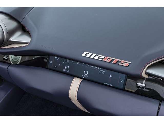 ８１２ＧＴＳ Ｆ１　ＤＣＴ　Ｎｅｒｏ　Ｏｐａｃｏ　／　Ｎｅｒｏ　認定中古車　左ハンドル　コラム７ＡＴ　デイトナスポーツシート　デイトナインサート　レーシングシートリフターアップルカープレイ　フロントサスペンションシート　ステアリングホイールレザー　ＥＴＣ（11枚目）