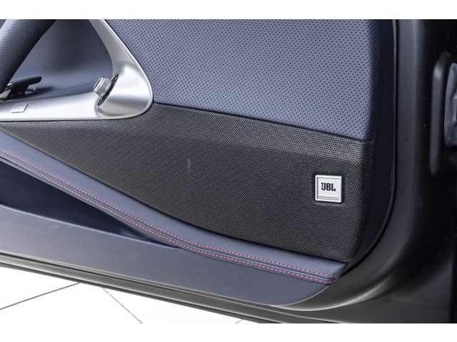 ８１２ＧＴＳ Ｆ１　ＤＣＴ　Ｎｅｒｏ　Ｏｐａｃｏ　／　Ｎｅｒｏ　認定中古車　左ハンドル　コラム７ＡＴ　デイトナスポーツシート　デイトナインサート　レーシングシートリフターアップルカープレイ　フロントサスペンションシート　ステアリングホイールレザー　ＥＴＣ（13枚目）