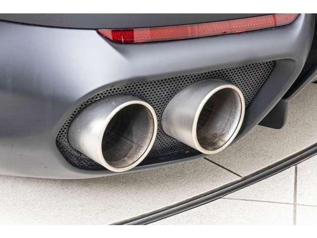 ８１２ＧＴＳ Ｆ１　ＤＣＴ　Ｎｅｒｏ　Ｏｐａｃｏ　／　Ｎｅｒｏ　認定中古車　左ハンドル　コラム７ＡＴ　デイトナスポーツシート　デイトナインサート　レーシングシートリフターアップルカープレイ　フロントサスペンションシート　ステアリングホイールレザー　ＥＴＣ（22枚目）