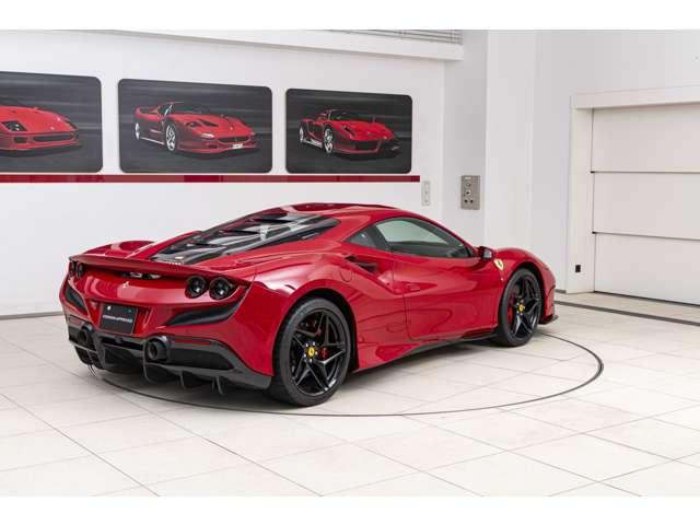 F8トリブート F1 DCT RossoCorsaMetallizzato 認定中古車 左ハンドル サスペンションリフター バックカメラ カーボンフロントスポイラーカーボンリアディフューザー カーボンサイドシル カーボンファイバードライバーゾーン レーシングシート(7枚目)