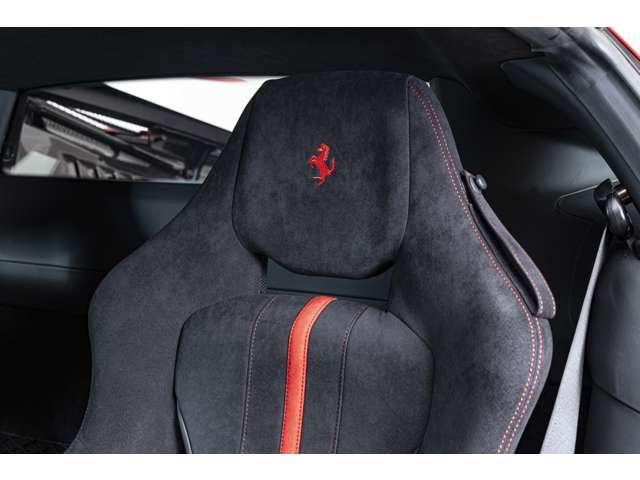 F8トリブート F1 DCT RossoCorsaMetallizzato 認定中古車 左ハンドル サスペンションリフター バックカメラ カーボンフロントスポイラーカーボンリアディフューザー カーボンサイドシル カーボンファイバードライバーゾーン レーシングシート(16枚目)