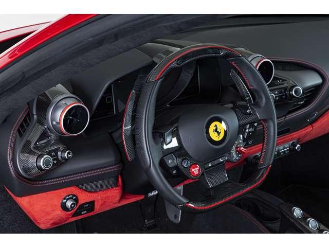 F8トリブート F1 DCT RossoCorsaMetallizzato 認定中古車 左ハンドル サスペンションリフター バックカメラ カーボンフロントスポイラーカーボンリアディフューザー カーボンサイドシル カーボンファイバードライバーゾーン レーシングシート(18枚目)