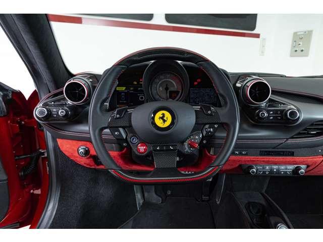 F8トリブート F1 DCT RossoCorsaMetallizzato 認定中古車 左ハンドル サスペンションリフター バックカメラ カーボンフロントスポイラーカーボンリアディフューザー カーボンサイドシル カーボンファイバードライバーゾーン レーシングシート(20枚目)