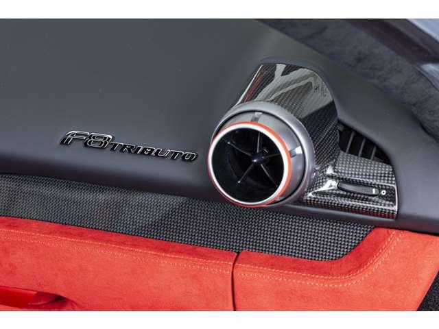 F8トリブート F1 DCT RossoCorsaMetallizzato 認定中古車 左ハンドル サスペンションリフター バックカメラ カーボンフロントスポイラーカーボンリアディフューザー カーボンサイドシル カーボンファイバードライバーゾーン レーシングシート(27枚目)