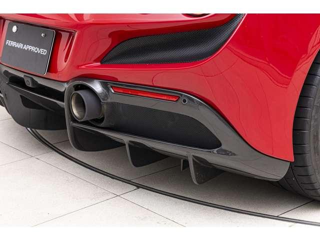 F8トリブート F1 DCT RossoCorsaMetallizzato 認定中古車 左ハンドル サスペンションリフター バックカメラ カーボンフロントスポイラーカーボンリアディフューザー カーボンサイドシル カーボンファイバードライバーゾーン レーシングシート(35枚目)