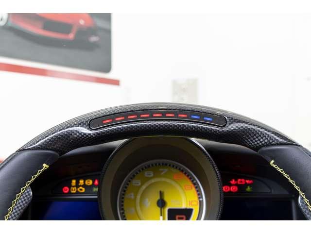 Ｆ８スパイダー Ｆ１　ＤＣＴ　Ｒｏｓｓｏ　Ｃｏｒｓａ　認定中古車　左ハンドル　鍛造ダイヤモンドホイール　イエローブレーキキャリパー　バックカメラフロントサスペンションリフター　カーボンＬＥＤステアリング　跳ね馬刺繍　スクーデリアフェラーリロゴ（8枚目）