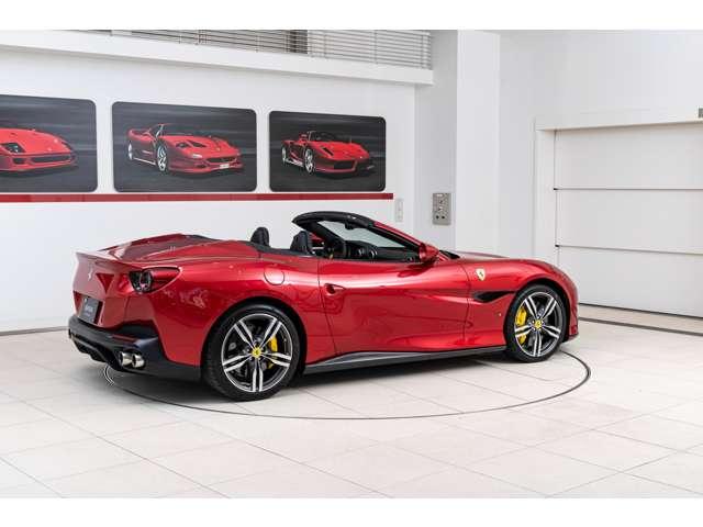 ポルトフィーノ Ｆ１　ＤＣＴ　Ｒｏｓｏｏ　Ｐｏｒｔｏｆｉｎｏ／Ｎｅｒｏ　認定中古車　２０インチ鍛造ダイヤモンドフィニッシュホイール／フロント＆リアパーキングカメラ／マグネライドサスペンション／カーボンダッシュボード（39枚目）