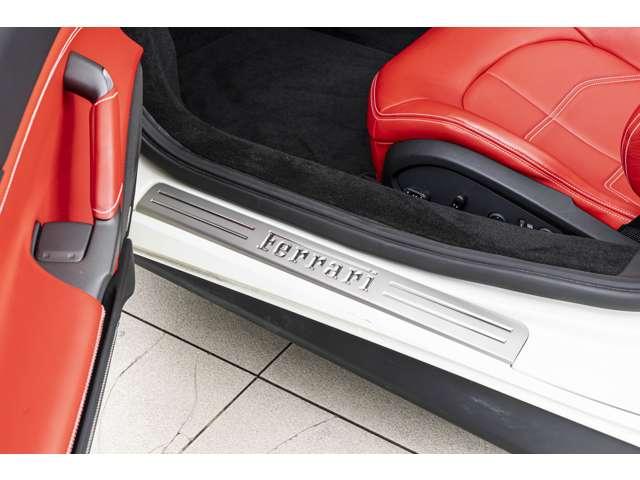 ４８８スパイダー Ｆ１　ＤＣＴ　認定中古車　フロントサスペンションリフト　バックカメラ　プレミアムサウンドカーボンＬＥＤステアリング　アダプティブヘッドライト　サイドステップペイント（12枚目）