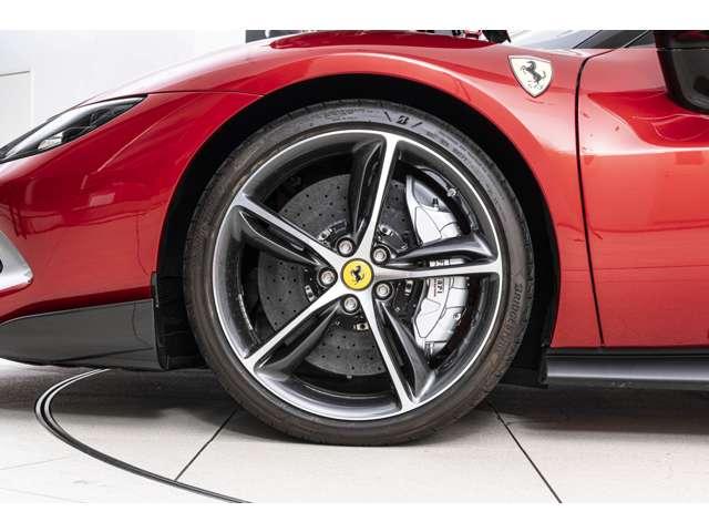 ２９６ＧＴＢ アセット　フィオラノ　パッケージ　Ｆ１　ＤＣＴ　グロッシーカーボンステアリングホイール　アセットフィオラノアップルカープレイ　フロントパーキングソナー　シルキックカーボン　スペシャルカラー（19枚目）