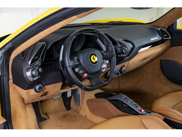488GTB ベースグレード F1 DCT Giallo Modena/Cuoio(3枚目)