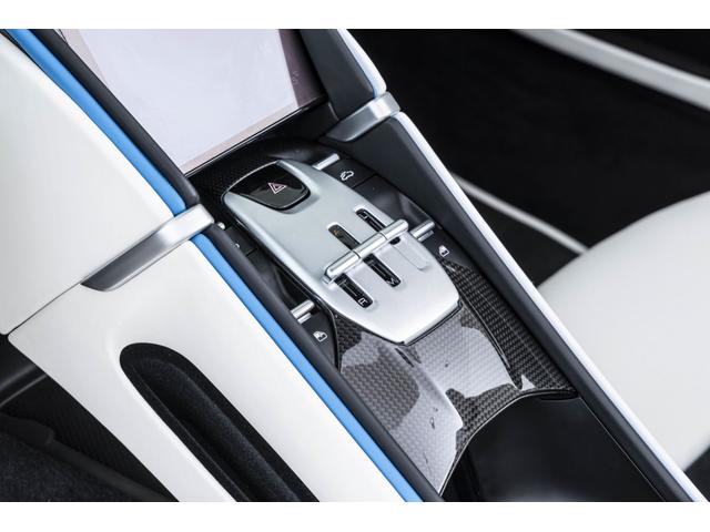 ローマスパイダー Ｆ１　ＤＣＴ　Ｂｌｕ　Ｃｏｒｓａ／Ｂｉａｎｃｏ　マグネライドサスペンション　サラウンドビューカメラ　バックレーダー２０インチ鍛造ダイヤモンドフィニッシュホイール　カーボンＬＥＤステアリング　カーボントンネル（10枚目）