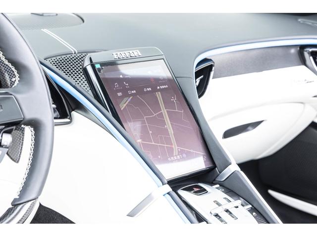 ローマスパイダー Ｆ１　ＤＣＴ　Ｂｌｕ　Ｃｏｒｓａ／Ｂｉａｎｃｏ　マグネライドサスペンション　サラウンドビューカメラ　バックレーダー２０インチ鍛造ダイヤモンドフィニッシュホイール　カーボンＬＥＤステアリング　カーボントンネル（11枚目）