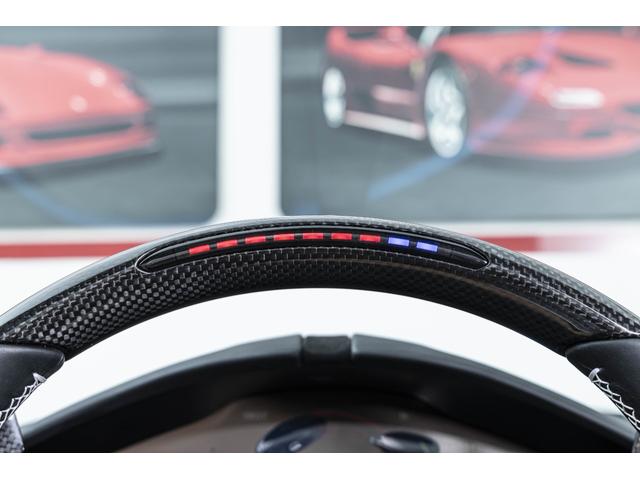 ローマスパイダー Ｆ１　ＤＣＴ　Ｂｌｕ　Ｃｏｒｓａ／Ｂｉａｎｃｏ　マグネライドサスペンション　サラウンドビューカメラ　バックレーダー２０インチ鍛造ダイヤモンドフィニッシュホイール　カーボンＬＥＤステアリング　カーボントンネル（13枚目）