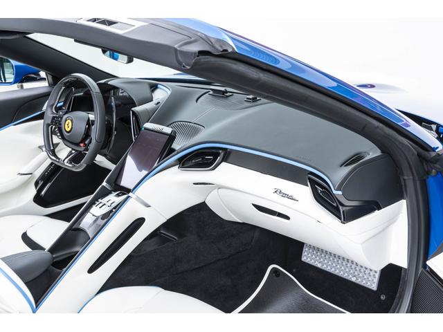 ローマスパイダー Ｆ１　ＤＣＴ　Ｂｌｕ　Ｃｏｒｓａ／Ｂｉａｎｃｏ　マグネライドサスペンション　サラウンドビューカメラ　バックレーダー２０インチ鍛造ダイヤモンドフィニッシュホイール　カーボンＬＥＤステアリング　カーボントンネル（15枚目）