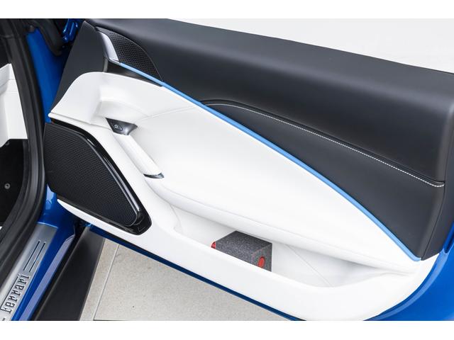 ローマスパイダー Ｆ１　ＤＣＴ　Ｂｌｕ　Ｃｏｒｓａ／Ｂｉａｎｃｏ　マグネライドサスペンション　サラウンドビューカメラ　バックレーダー２０インチ鍛造ダイヤモンドフィニッシュホイール　カーボンＬＥＤステアリング　カーボントンネル（17枚目）