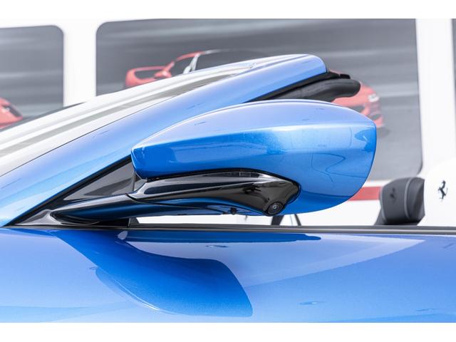 ローマスパイダー Ｆ１　ＤＣＴ　Ｂｌｕ　Ｃｏｒｓａ／Ｂｉａｎｃｏ　マグネライドサスペンション　サラウンドビューカメラ　バックレーダー２０インチ鍛造ダイヤモンドフィニッシュホイール　カーボンＬＥＤステアリング　カーボントンネル（22枚目）