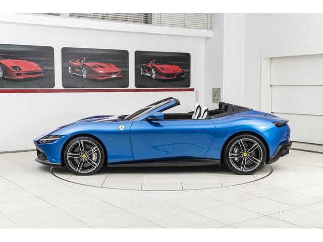 ローマスパイダー Ｆ１　ＤＣＴ　Ｂｌｕ　Ｃｏｒｓａ／Ｂｉａｎｃｏ　マグネライドサスペンション　サラウンドビューカメラ　バックレーダー２０インチ鍛造ダイヤモンドフィニッシュホイール　カーボンＬＥＤステアリング　カーボントンネル（24枚目）