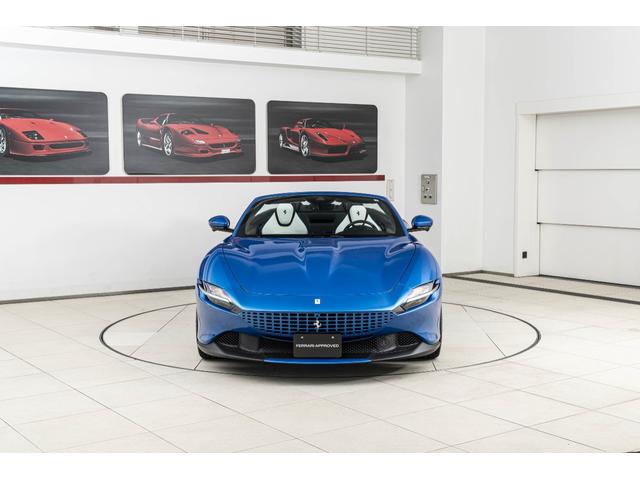 ローマスパイダー Ｆ１　ＤＣＴ　Ｂｌｕ　Ｃｏｒｓａ／Ｂｉａｎｃｏ　マグネライドサスペンション　サラウンドビューカメラ　バックレーダー２０インチ鍛造ダイヤモンドフィニッシュホイール　カーボンＬＥＤステアリング　カーボントンネル（26枚目）