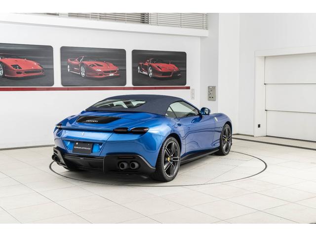 ローマスパイダー Ｆ１　ＤＣＴ　Ｂｌｕ　Ｃｏｒｓａ／Ｂｉａｎｃｏ　マグネライドサスペンション　サラウンドビューカメラ　バックレーダー２０インチ鍛造ダイヤモンドフィニッシュホイール　カーボンＬＥＤステアリング　カーボントンネル（33枚目）