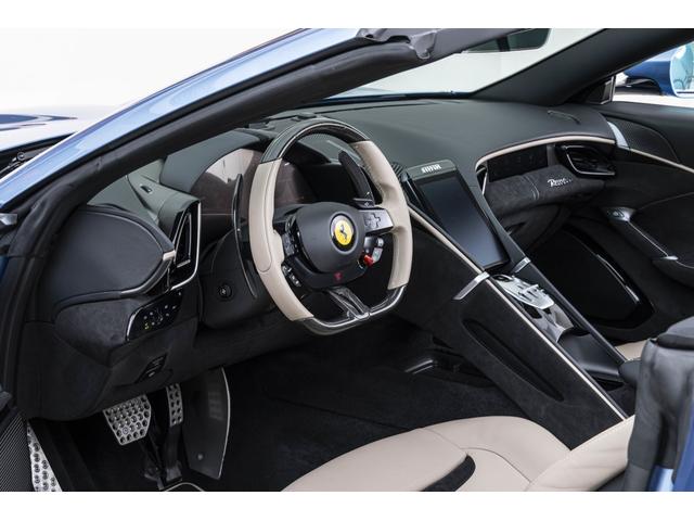 ローマスパイダー Ｆ１　ＤＣＴ　Ａｚｚｕｒｏ　Ｃａｌｉｆｏｒｎｉａ　サラウンドビューカメラ　パッセンジャーディスプレイ　バックレーダースクーデリアフェラーリロゴ　カーボンＬＥＤステアリング　フロアマットロゴ入り（7枚目）