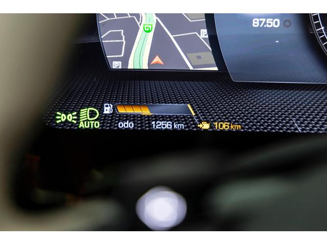 ローマスパイダー Ｆ１　ＤＣＴ　Ａｚｚｕｒｏ　Ｃａｌｉｆｏｒｎｉａ　サラウンドビューカメラ　パッセンジャーディスプレイ　バックレーダースクーデリアフェラーリロゴ　カーボンＬＥＤステアリング　フロアマットロゴ入り（14枚目）