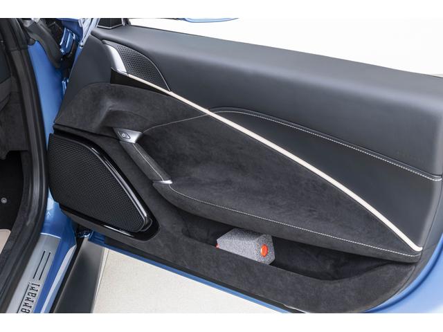 ローマスパイダー Ｆ１　ＤＣＴ　Ａｚｚｕｒｏ　Ｃａｌｉｆｏｒｎｉａ　サラウンドビューカメラ　パッセンジャーディスプレイ　バックレーダースクーデリアフェラーリロゴ　カーボンＬＥＤステアリング　フロアマットロゴ入り（18枚目）