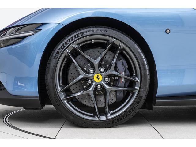 ローマスパイダー Ｆ１　ＤＣＴ　Ａｚｚｕｒｏ　Ｃａｌｉｆｏｒｎｉａ　サラウンドビューカメラ　パッセンジャーディスプレイ　バックレーダースクーデリアフェラーリロゴ　カーボンＬＥＤステアリング　フロアマットロゴ入り（22枚目）