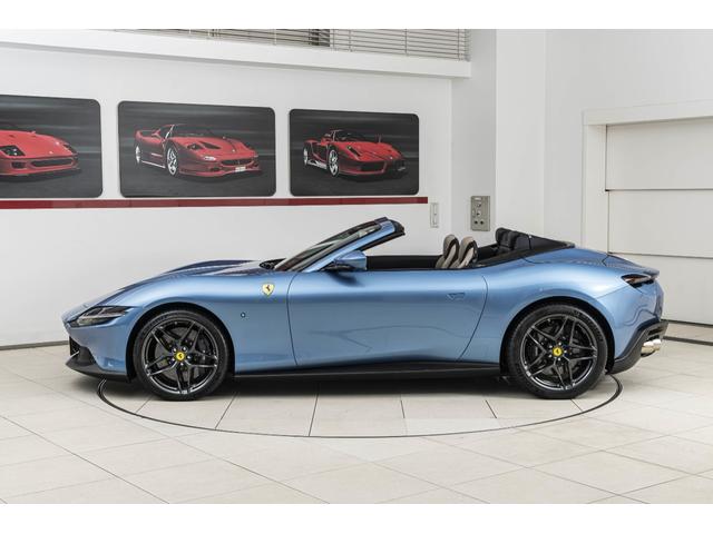 ローマスパイダー Ｆ１　ＤＣＴ　Ａｚｚｕｒｏ　Ｃａｌｉｆｏｒｎｉａ　サラウンドビューカメラ　パッセンジャーディスプレイ　バックレーダースクーデリアフェラーリロゴ　カーボンＬＥＤステアリング　フロアマットロゴ入り（23枚目）