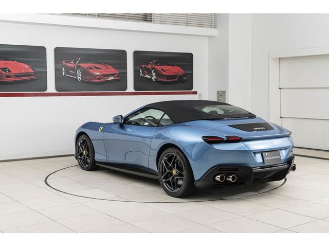 ローマスパイダー Ｆ１　ＤＣＴ　Ａｚｚｕｒｏ　Ｃａｌｉｆｏｒｎｉａ　サラウンドビューカメラ　パッセンジャーディスプレイ　バックレーダースクーデリアフェラーリロゴ　カーボンＬＥＤステアリング　フロアマットロゴ入り（31枚目）