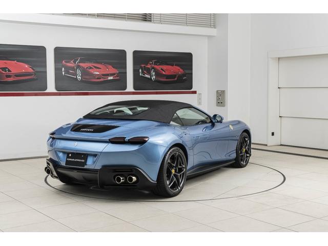 ローマスパイダー Ｆ１　ＤＣＴ　Ａｚｚｕｒｏ　Ｃａｌｉｆｏｒｎｉａ　サラウンドビューカメラ　パッセンジャーディスプレイ　バックレーダースクーデリアフェラーリロゴ　カーボンＬＥＤステアリング　フロアマットロゴ入り（32枚目）