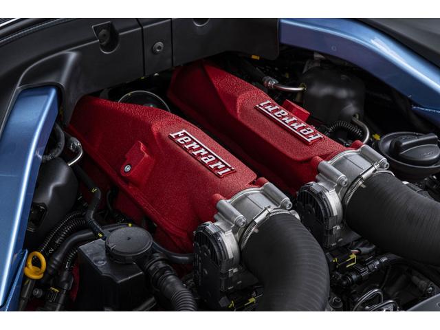 ローマスパイダー Ｆ１　ＤＣＴ　Ａｚｚｕｒｏ　Ｃａｌｉｆｏｒｎｉａ　サラウンドビューカメラ　パッセンジャーディスプレイ　バックレーダースクーデリアフェラーリロゴ　カーボンＬＥＤステアリング　フロアマットロゴ入り（34枚目）